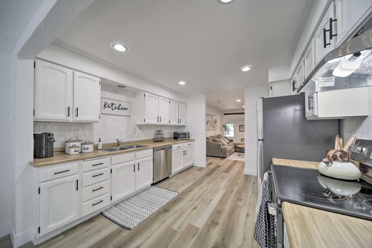 Bright And Airy Liberty Lake Abode With Backyard! Экстерьер фото