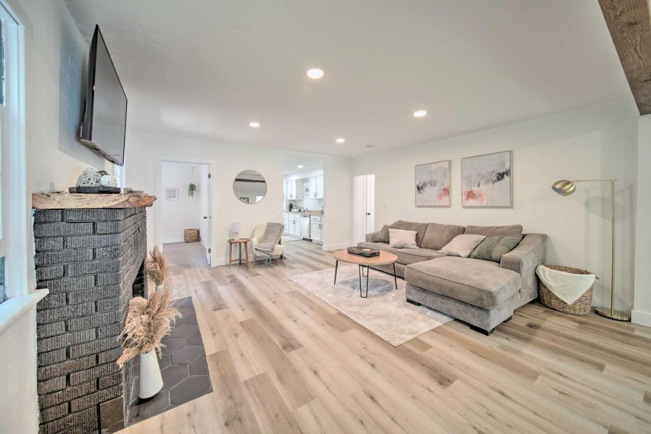Bright And Airy Liberty Lake Abode With Backyard! Экстерьер фото