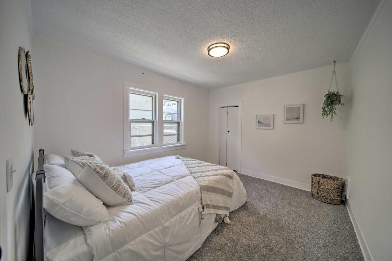 Bright And Airy Liberty Lake Abode With Backyard! Экстерьер фото