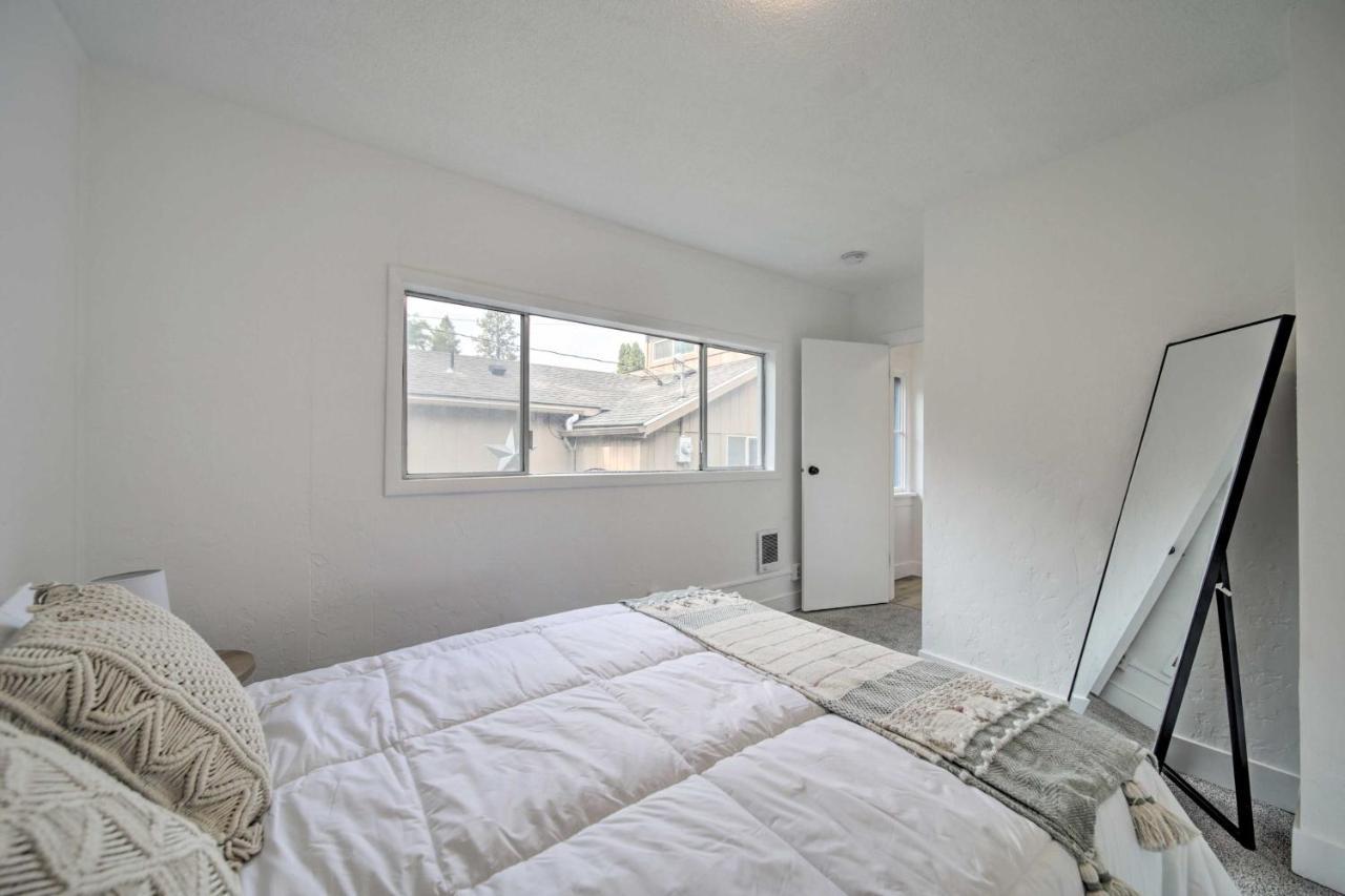 Bright And Airy Liberty Lake Abode With Backyard! Экстерьер фото