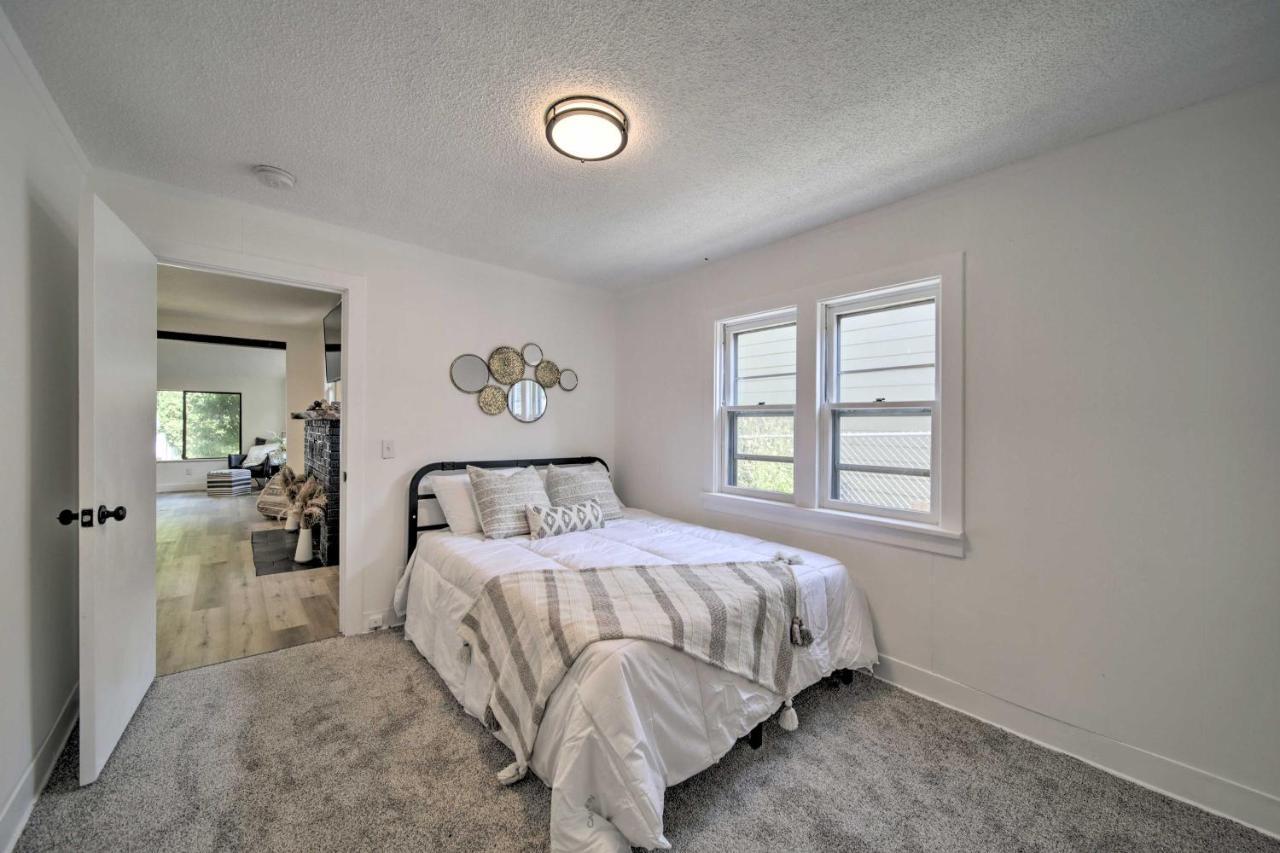 Bright And Airy Liberty Lake Abode With Backyard! Экстерьер фото